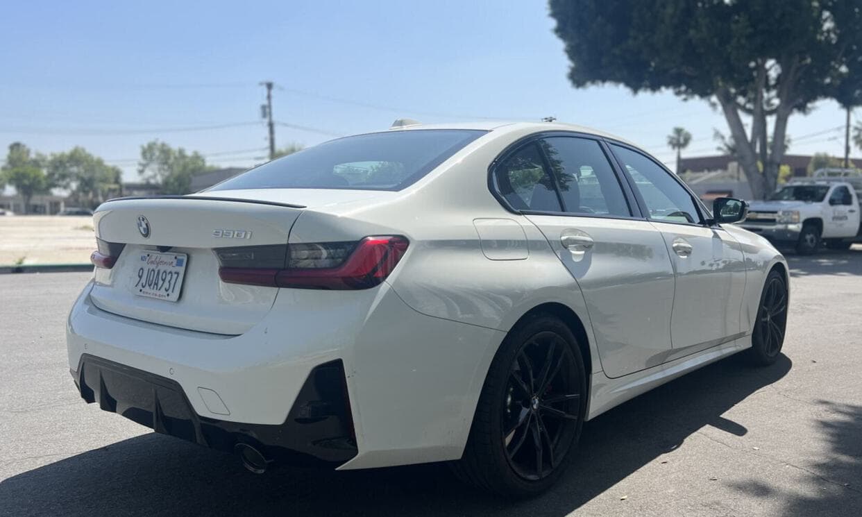 Picture of the car https://ppsphotos.s3.us-west-2.amazonaws.com/bmw3Series2024_2/image2.jpg