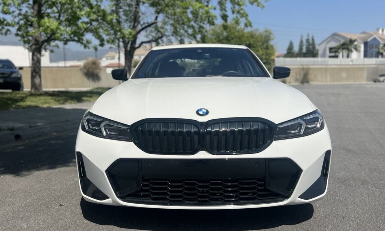 Picture of the car https://ppsphotos.s3.us-west-2.amazonaws.com/bmw3Series2024_2/image3.jpg