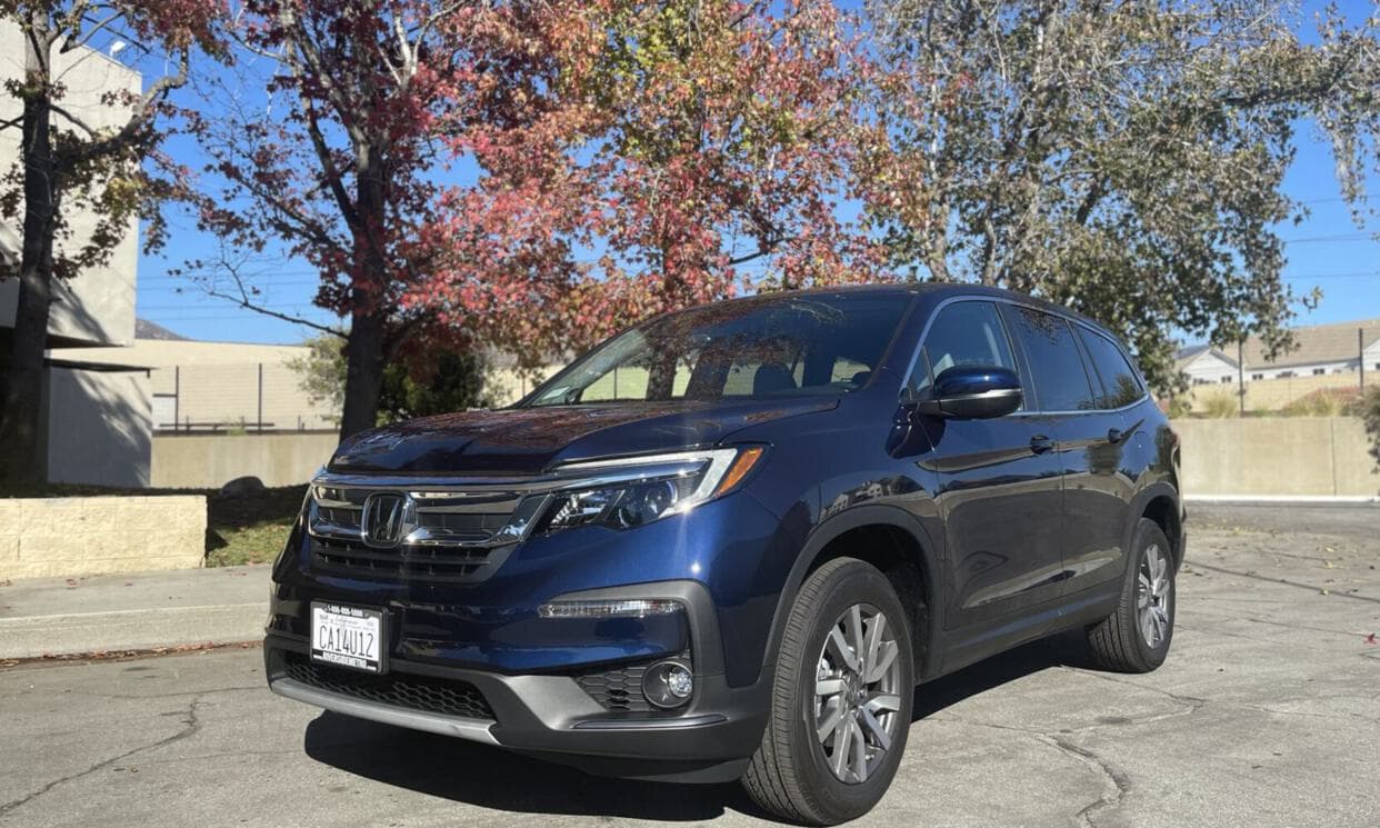 Picture of the car https://ppsphotos.s3.us-west-2.amazonaws.com/hondaPilot2022_45/image1.jpg