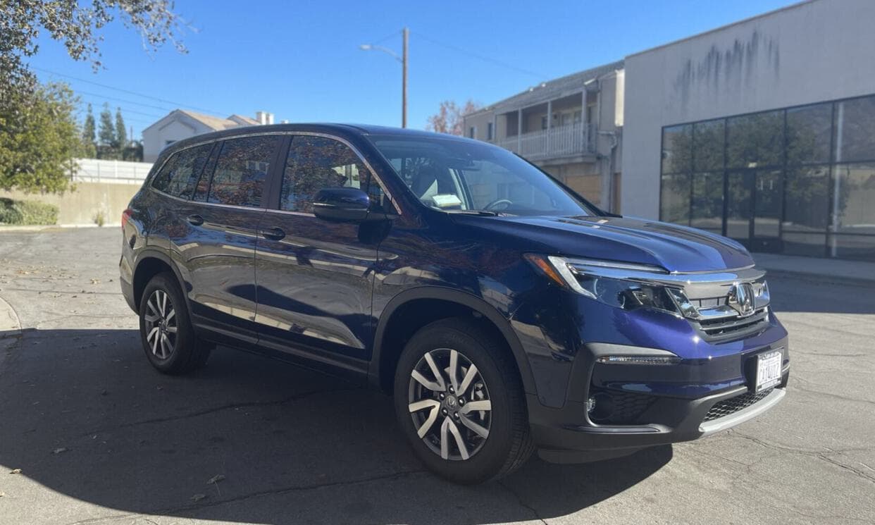 Picture of the car https://ppsphotos.s3.us-west-2.amazonaws.com/hondaPilot2022_45/image6.jpg