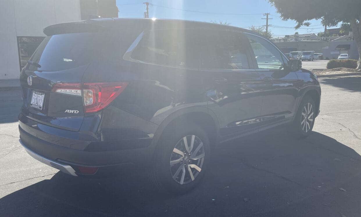 Picture of the car https://ppsphotos.s3.us-west-2.amazonaws.com/hondaPilot2022_45/image7.jpg