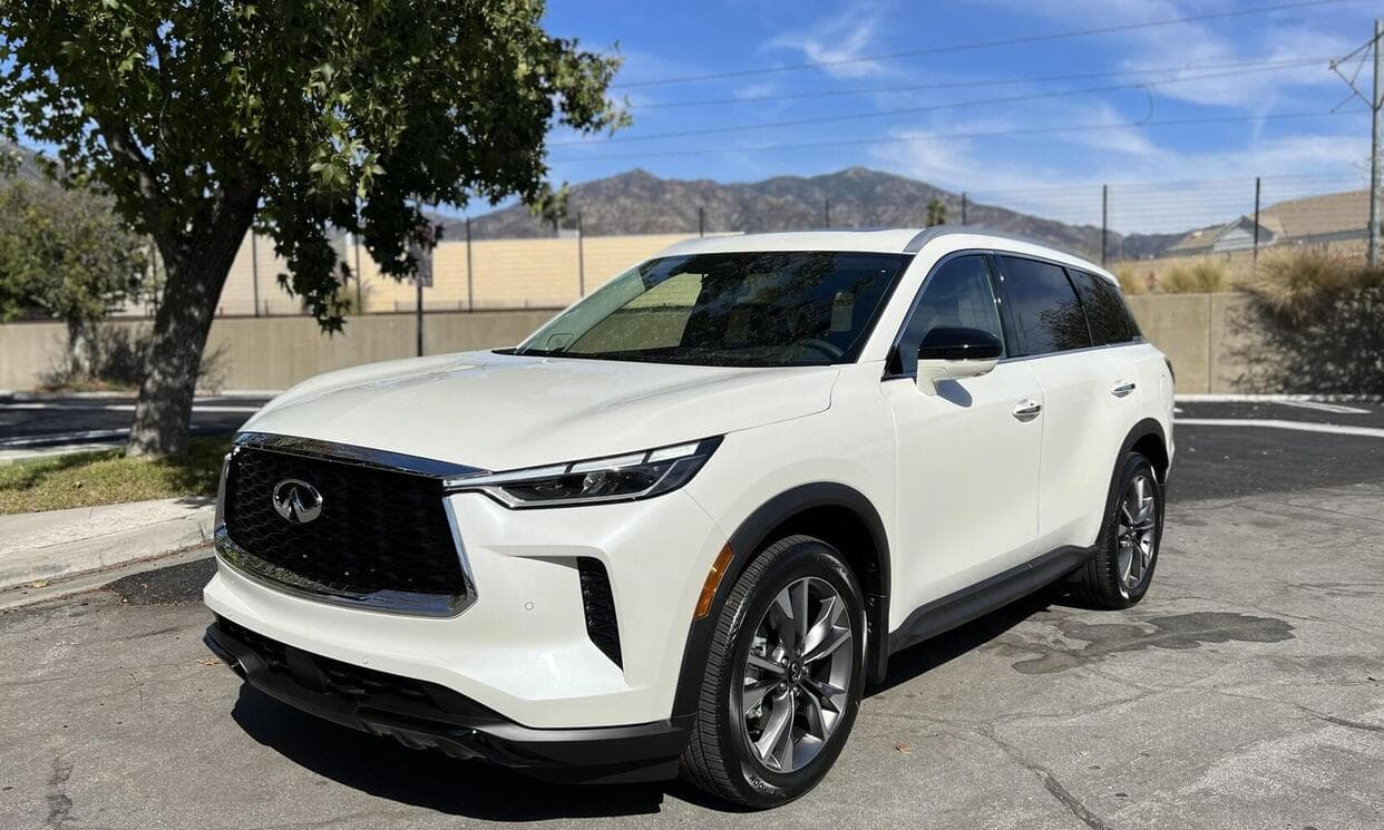 Picture of the car https://ppsphotos.s3.us-west-2.amazonaws.com/infinitiQx602023_32/image1.jpg