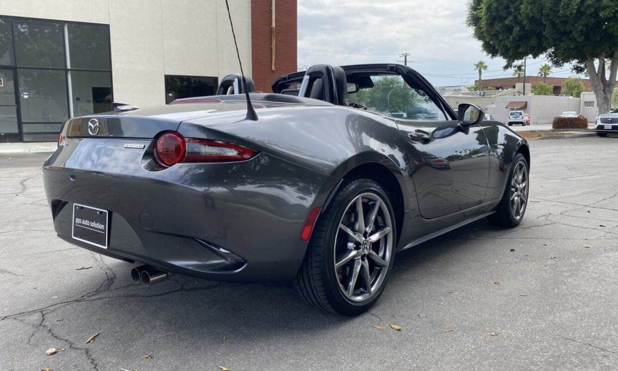 Picture of the car https://ppsphotos.s3.us-west-2.amazonaws.com/mazdaMx5Miata2021_48/image2.jpg