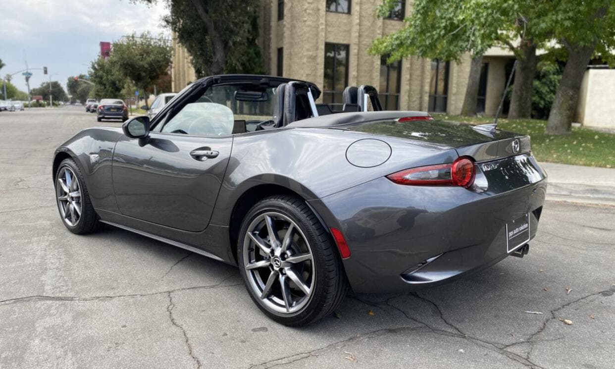 Picture of the car https://ppsphotos.s3.us-west-2.amazonaws.com/mazdaMx5Miata2021_48/image5.jpg