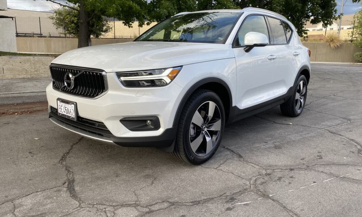 Picture of the car https://ppsphotos.s3.us-west-2.amazonaws.com/volvoXc402022_49/image1.jpg