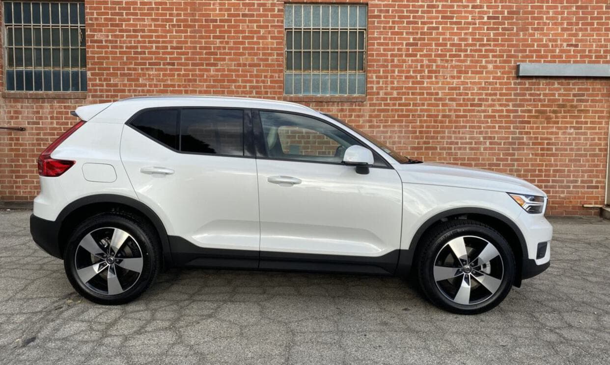 Picture of the car https://ppsphotos.s3.us-west-2.amazonaws.com/volvoXc402022_49/image8.jpg