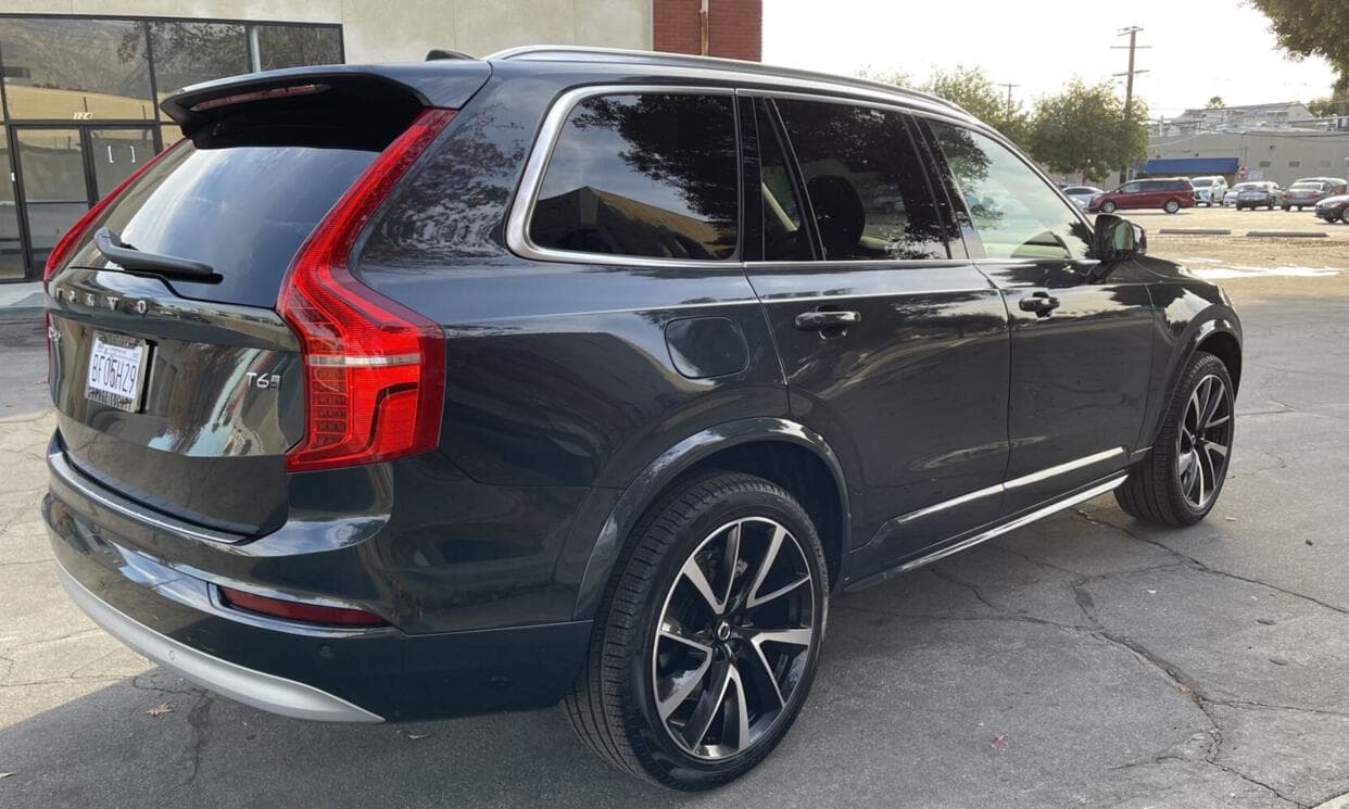 Picture of the car https://ppsphotos.s3.us-west-2.amazonaws.com/volvoXc902022_43/image3.jpg